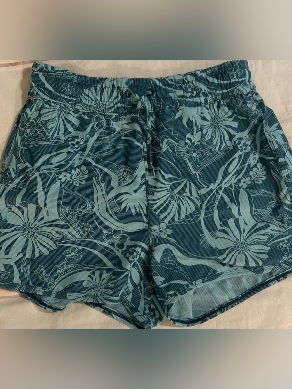 Athleta Girl Teal Floral Athletic Shorts NWOT Back Pocket  14